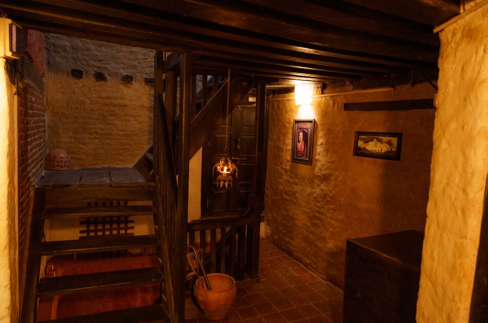 Hira Guest House