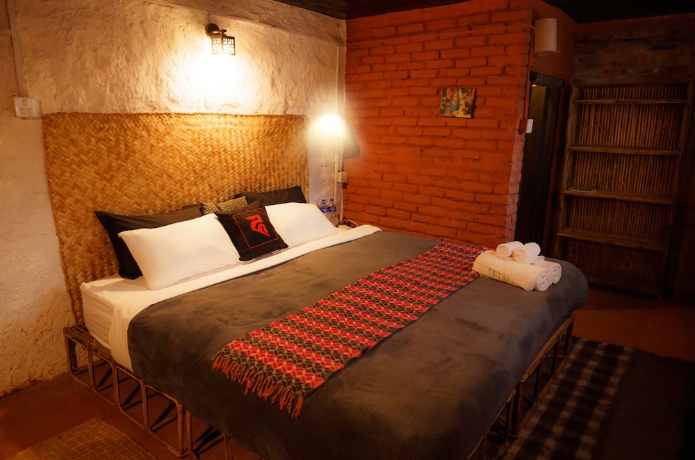 Hira Guest House