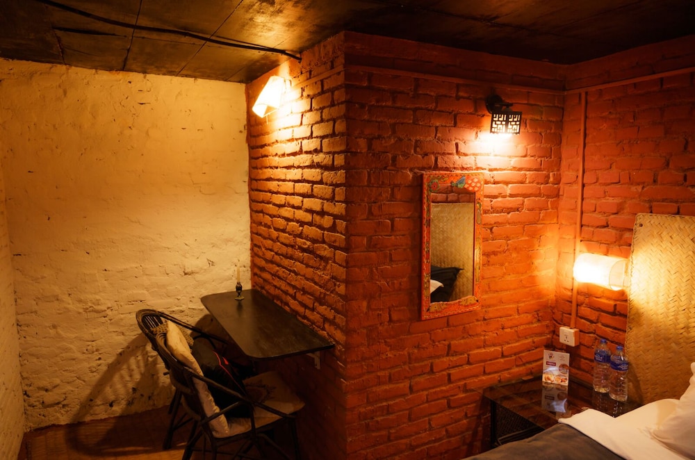 Hira Guest House