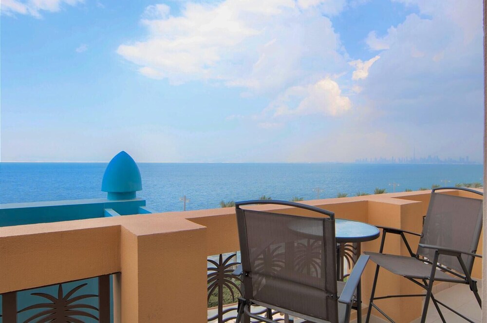 SIMPLY COMFORT Amazing BeachFront Apartments near Atlantis Waterpark