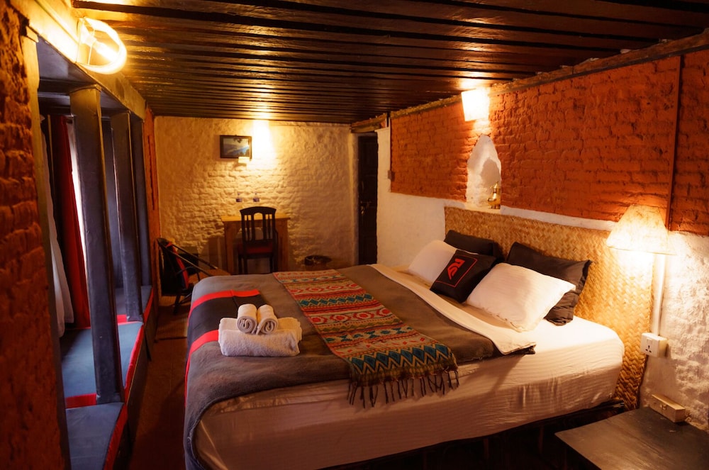 Hira Guest House