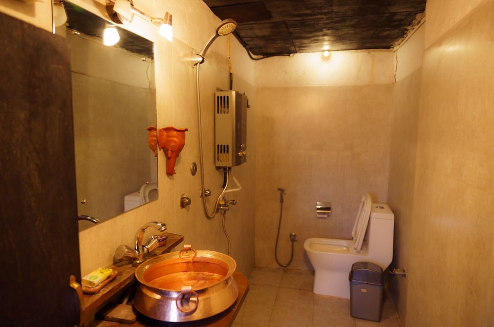 Hira Guest House
