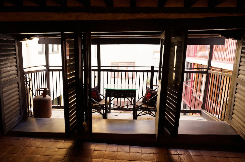 Hira Guest House