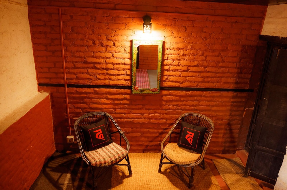 Hira Guest House