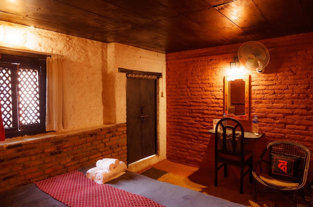 Hira Guest House
