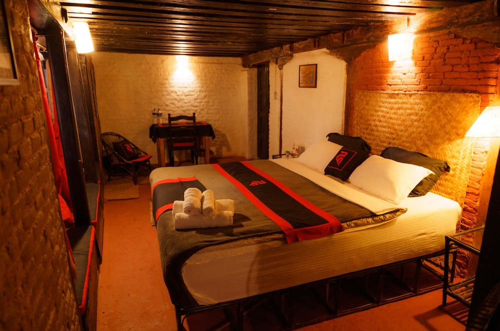 Hira Guest House