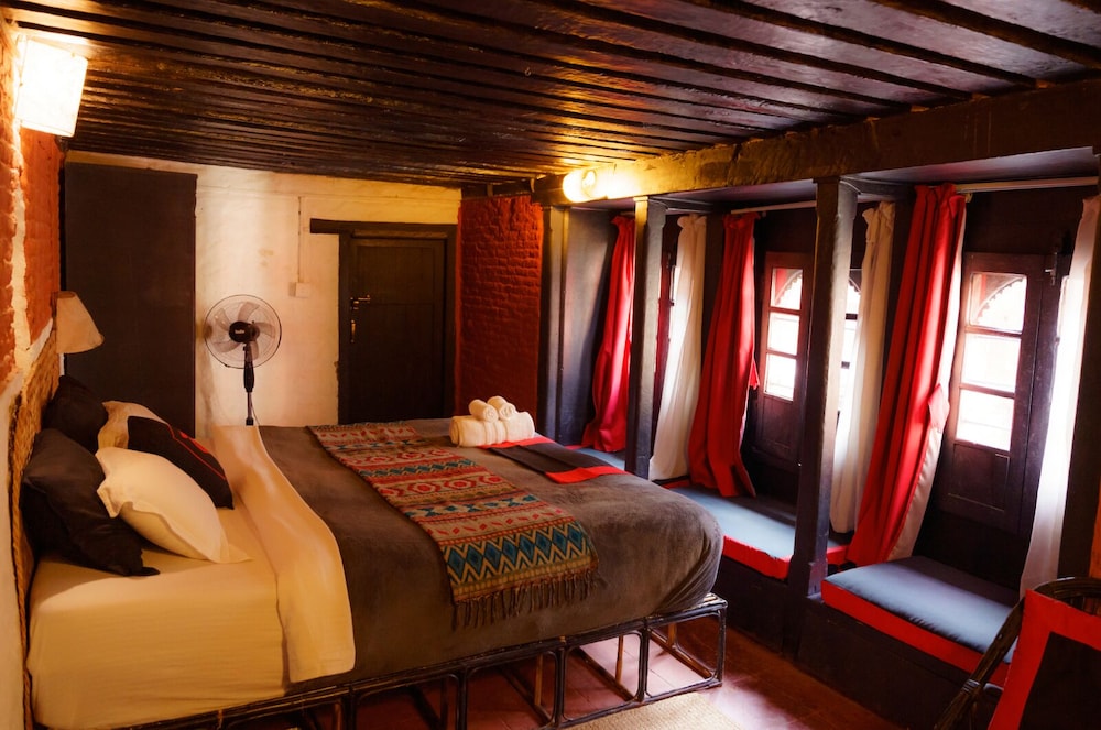 Hira Guest House