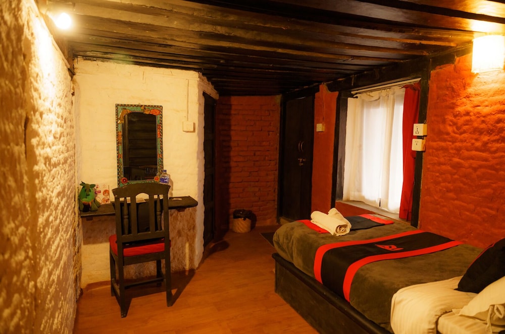 Hira Guest House