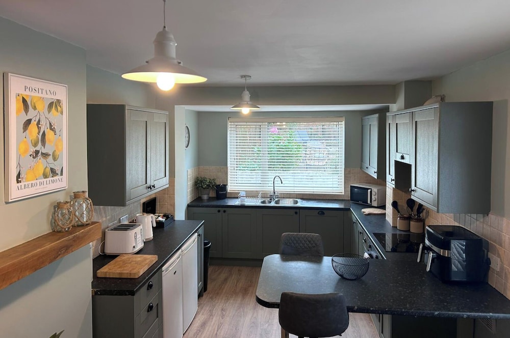 Family-friendly Cosy Home With a Spacious Garden