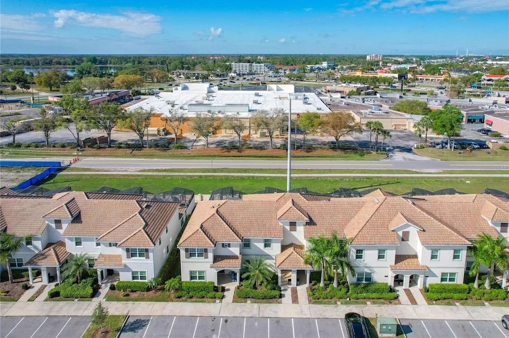 Stunning 4Bd W/ Pool @ Storey Lake 5019