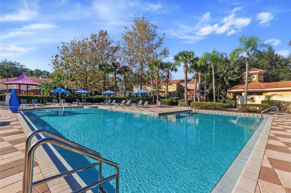 Bright 3B w Pool Close to Disney Encantada 8545