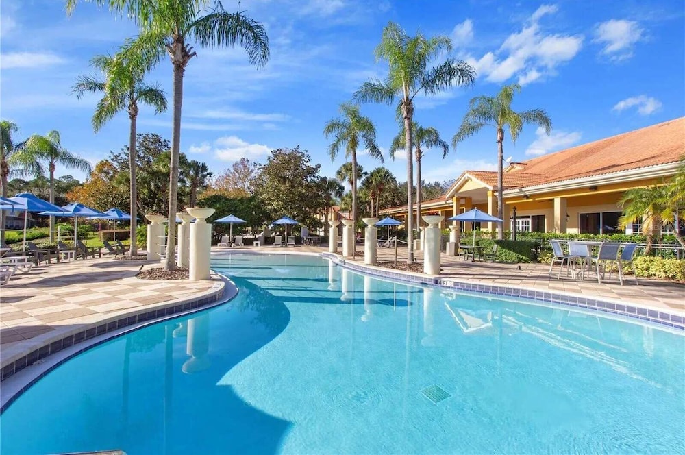 Bright 3B w Pool Close to Disney Encantada 8545