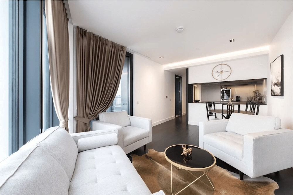 One-Bedroom Balcony Apartment City View