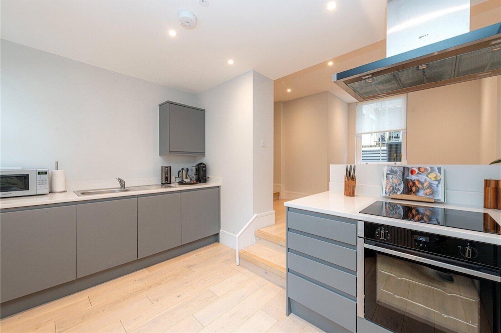 Apartment-sleeps4-parking-100walkingscore