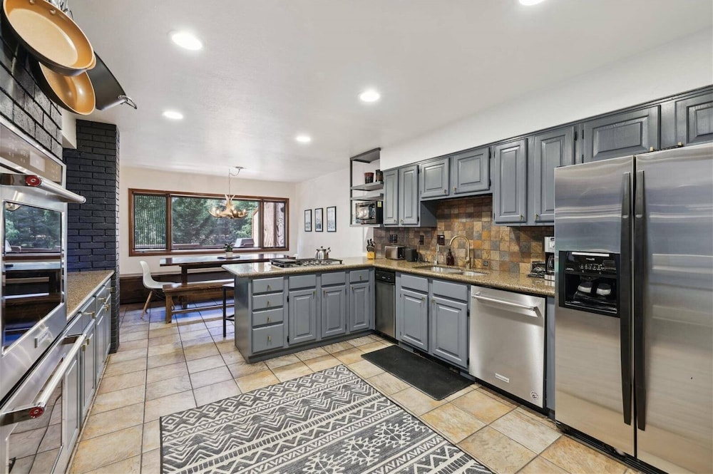Pet-friendly 3 Bedroom Townhome in Frisco - Short Drive to Breck!