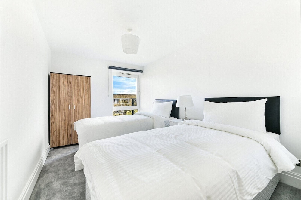 Immaculate 2-bed House in Earls Court W14