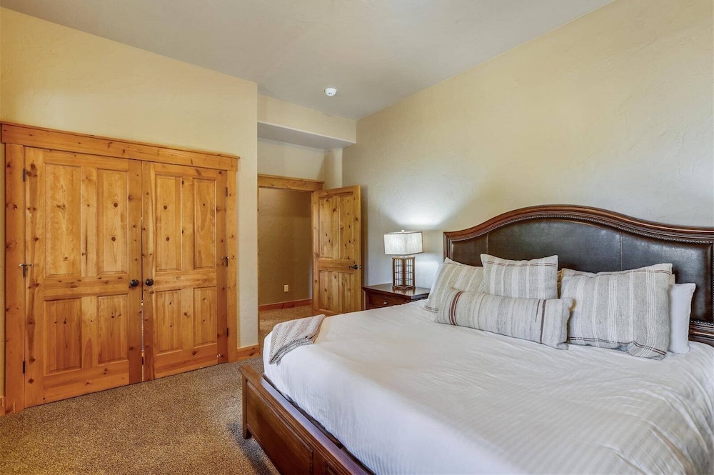 Luxury 5 Bedroom Pet-friendly Home in Breckenridge - 2 Miles to Main Street