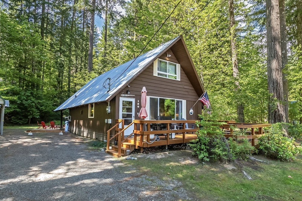Elk Country Cabin view 2