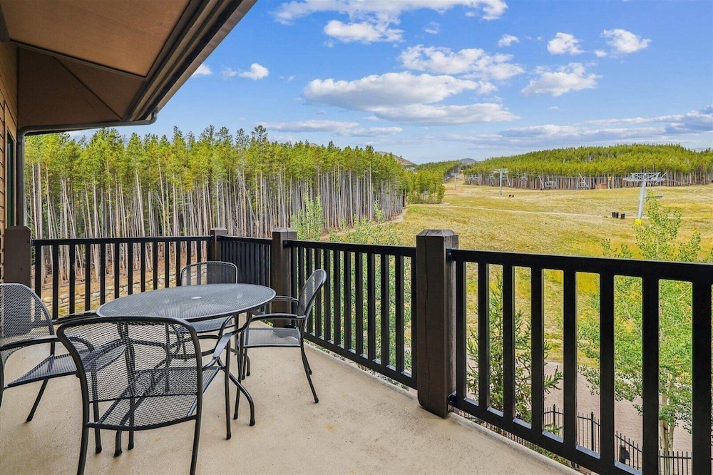 Luxury Crystal Peak Lodge 2 Bedroom Condo - Ski In, Ski Out