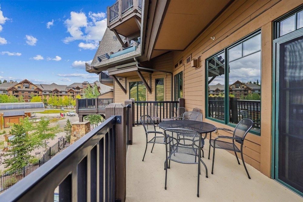 Luxury Crystal Peak Lodge 2 Bedroom Condo - Ski In, Ski Out