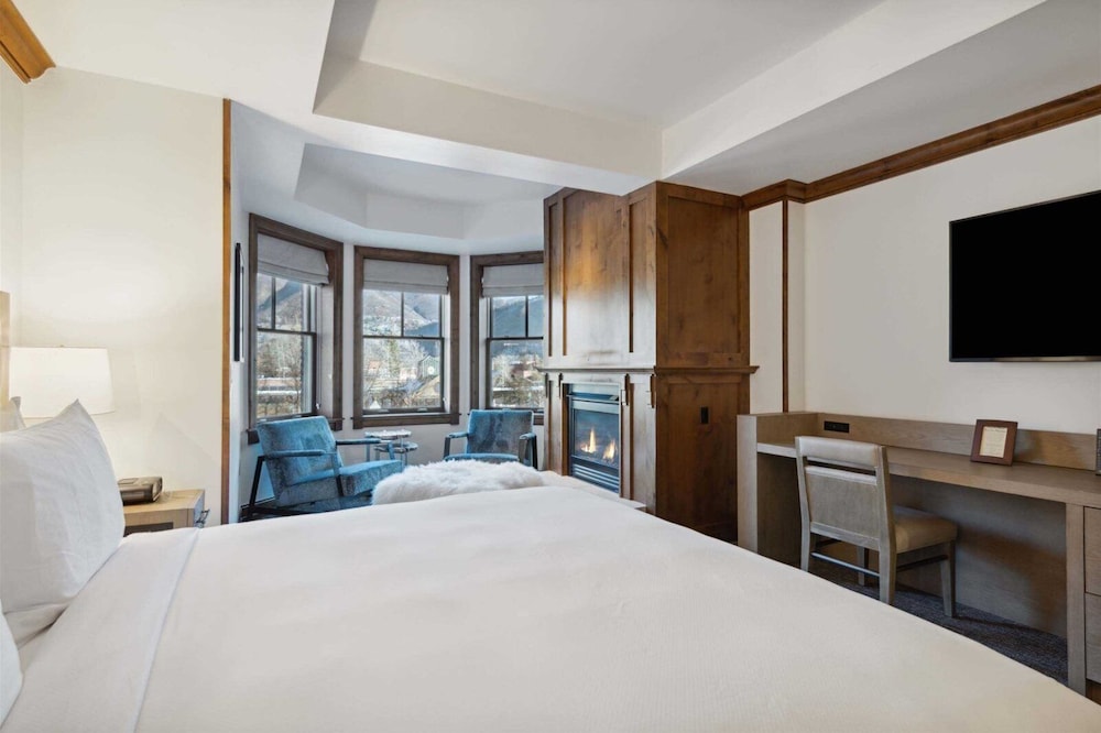 Aspen Mountain Residences Luxe 3 Bedroom Residence in Heart of Downtown Aspen