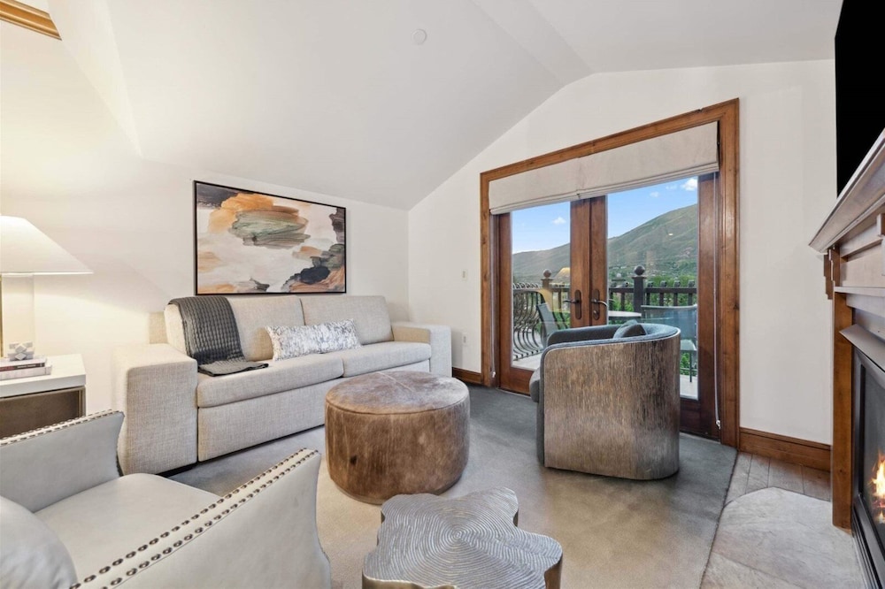 Luxury 3 Bedroom at The Aspen Mountain Residences in Downtown Aspen