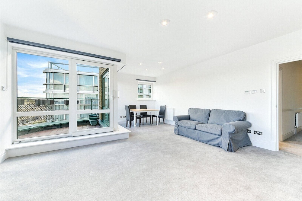 Immaculate 2-bed House in Earls Court W14