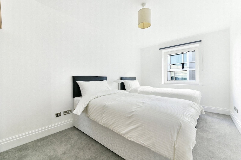 Immaculate 2-bed House in Earls Court W14