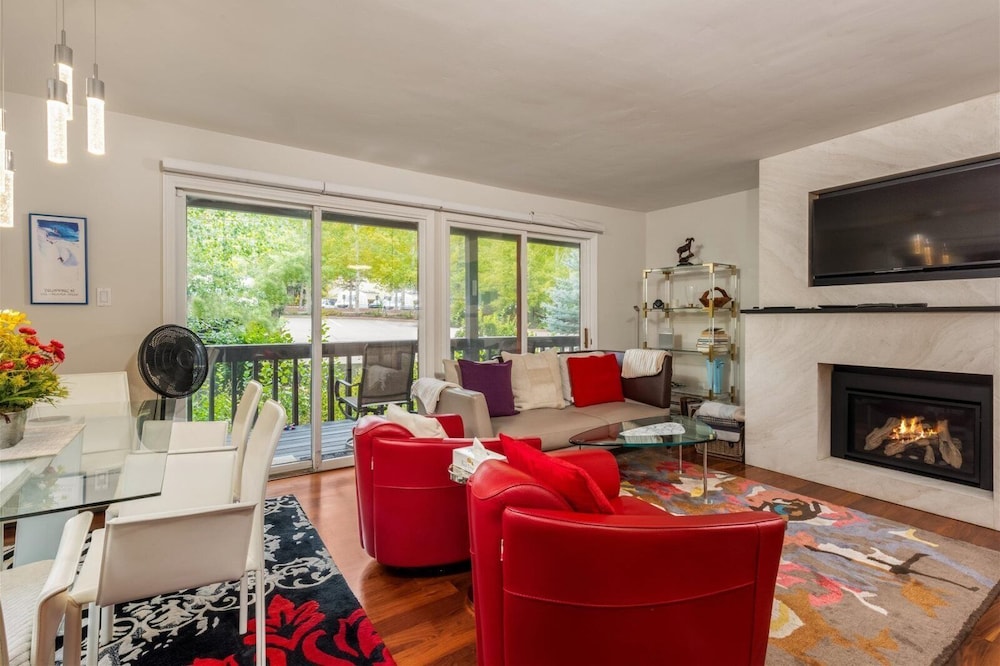 Cozy and Convenient 2BR in Vail Village - Walk to Gondola One