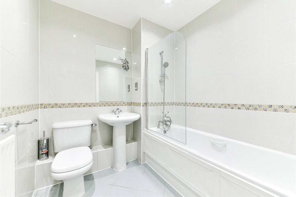 Immaculate 2-bed House in Earls Court W14