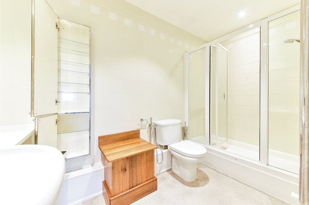 Immaculate 2-bed House in Earls Court W14