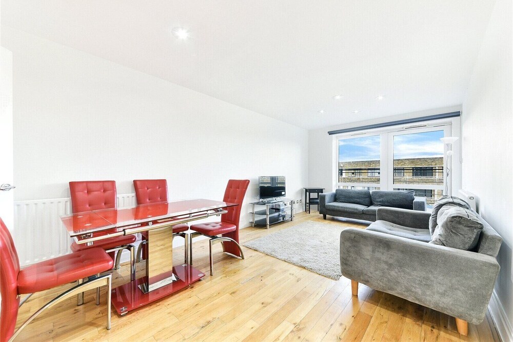 Immaculate 2-bed House in Earls Court W14