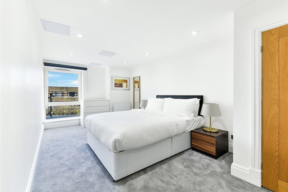 Immaculate 2-bed House in Earls Court W14