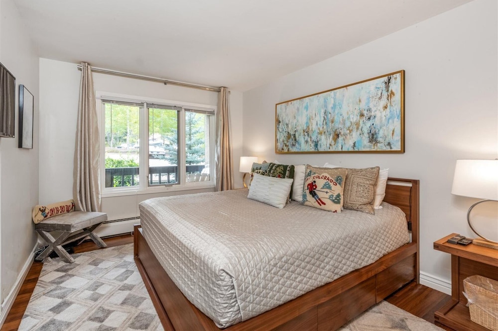 Cozy and Convenient 2BR in Vail Village - Walk to Gondola One