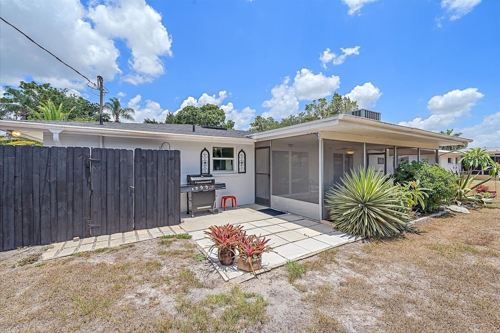 Sun Seeker 2 Bedroom Home by RedAwning view 3