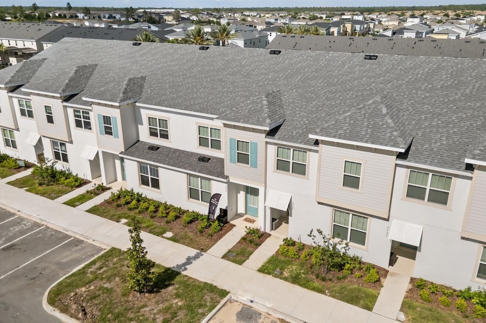 Luxurious 4BR Villa Pool close to Disney