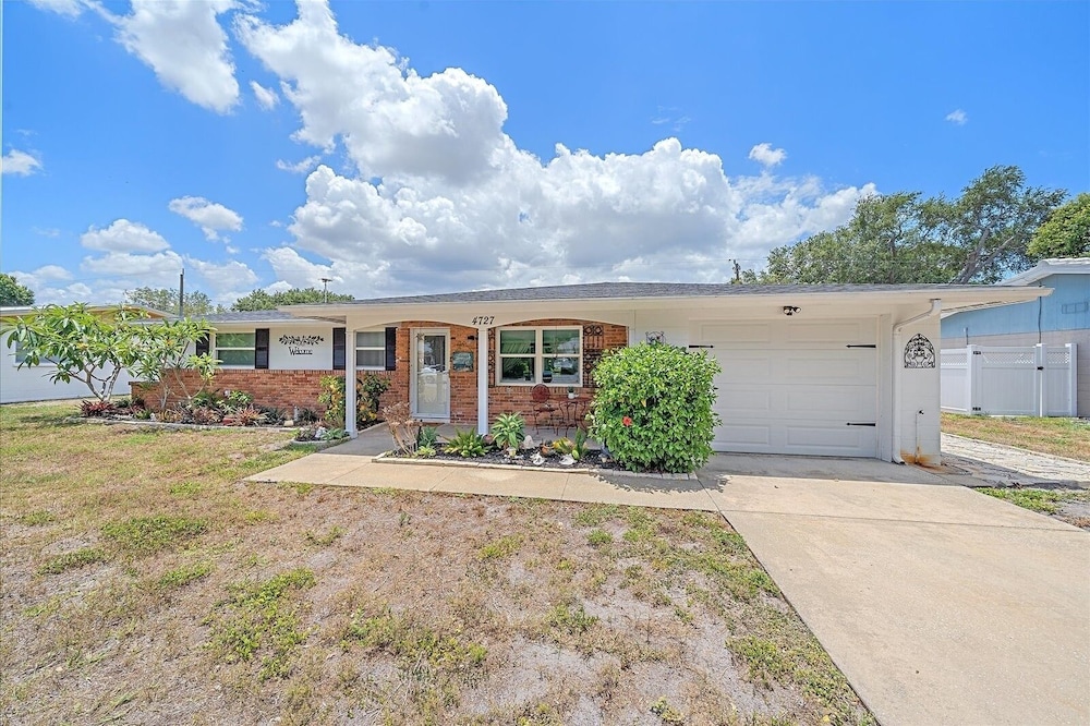 Sun Seeker 2 Bedroom Home by RedAwning view 2