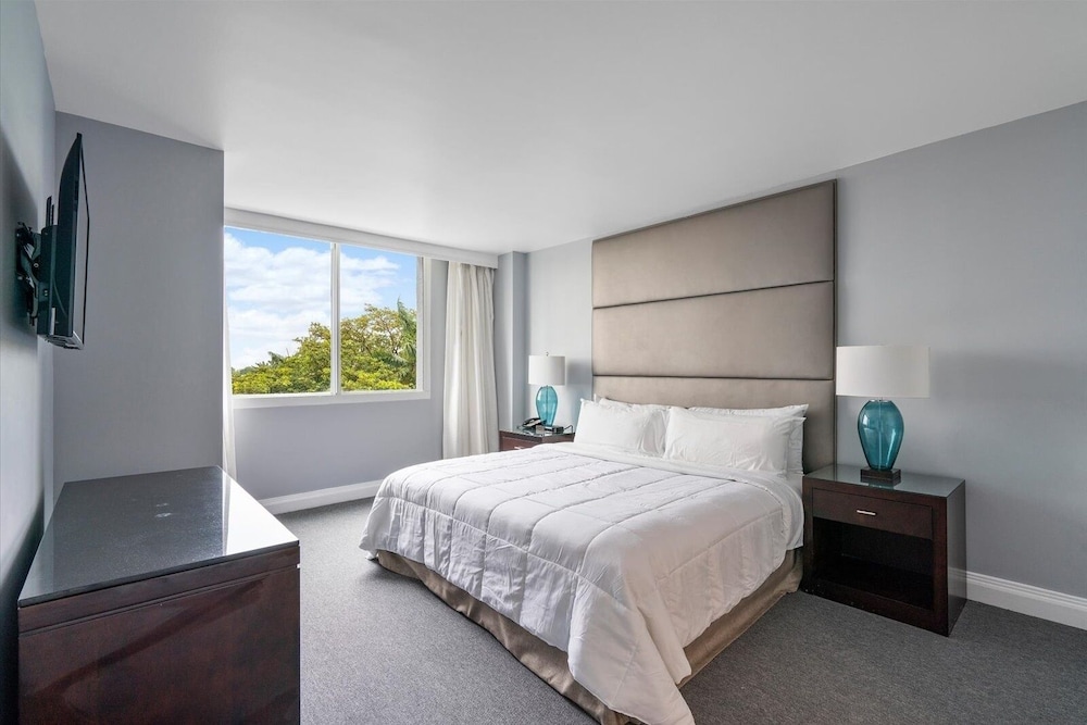1 Bedroom Suite at GalleryOne 1 Condo by RedAwning - Image 5