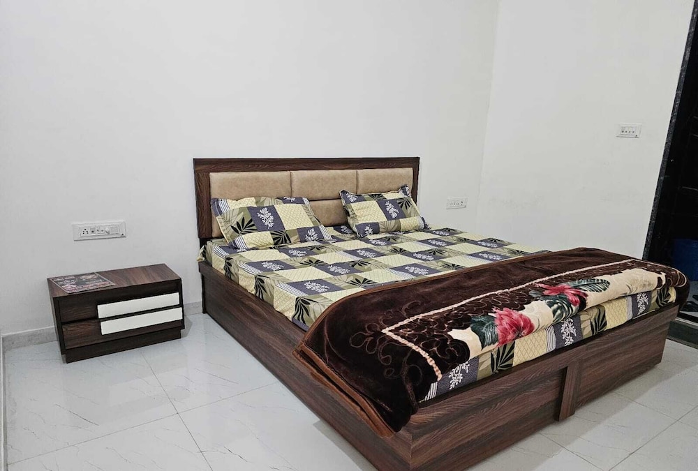 Hotel Virat palace