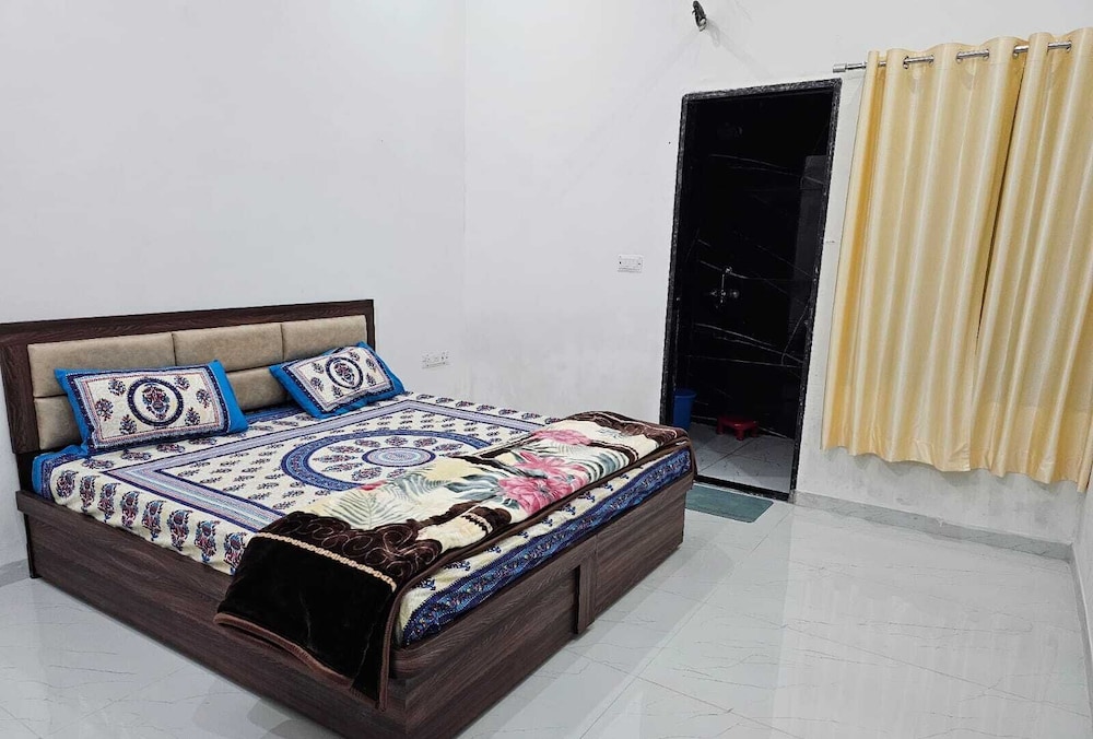 Hotel Virat palace