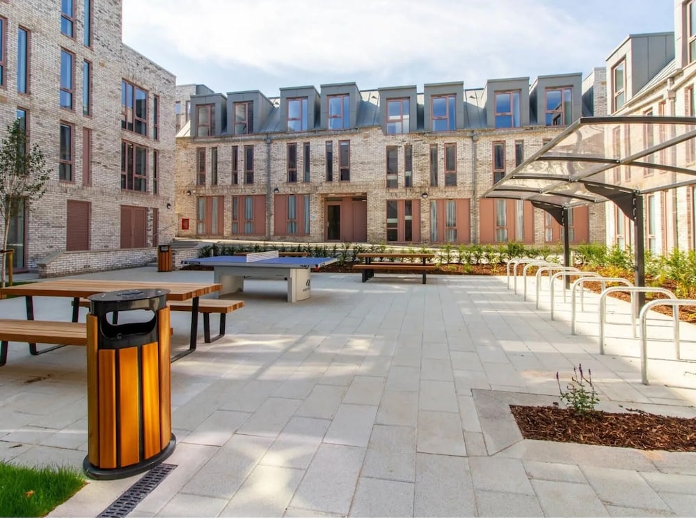Alma Court