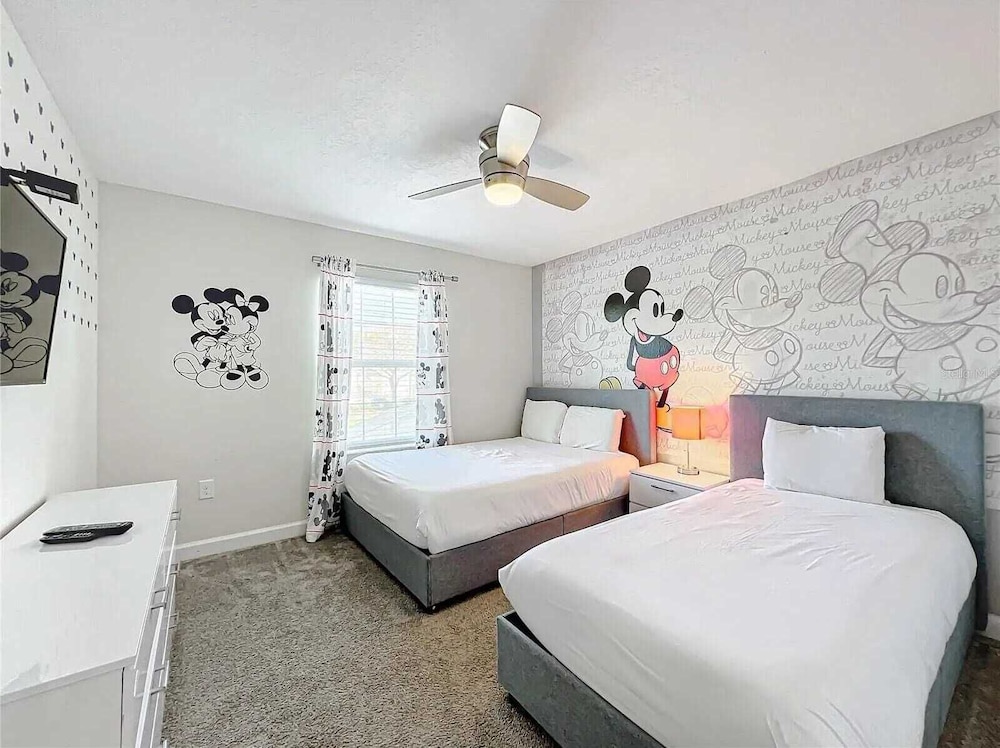 Stunning 4Bd W/ Pool @ Storey Lake 5019