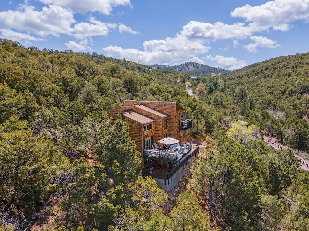 Raven Hill - Stunning Views From Three Decks, Close to Ten Thousand Waves view 2