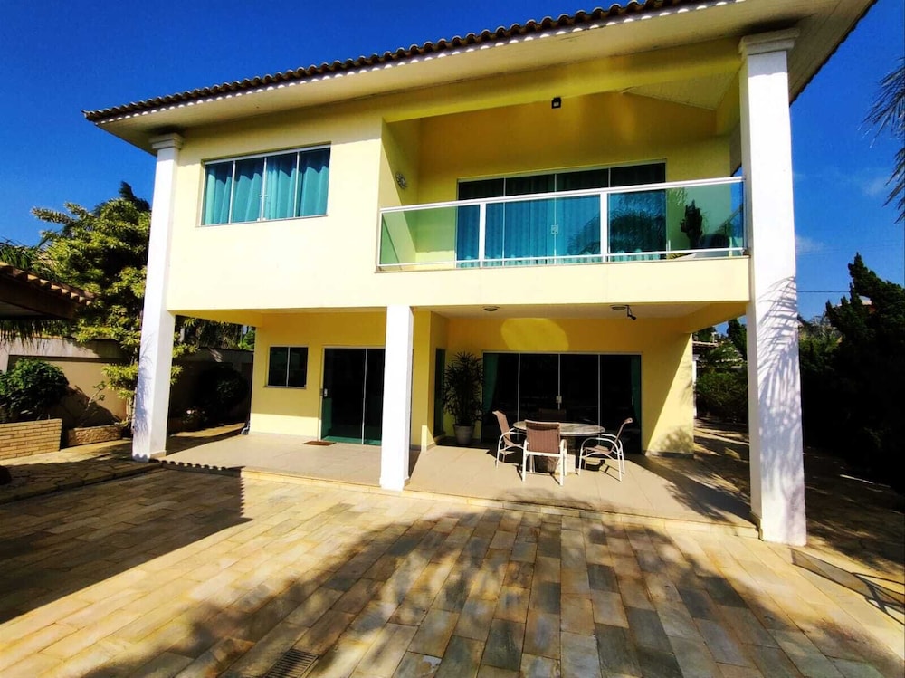 Villa Amarela