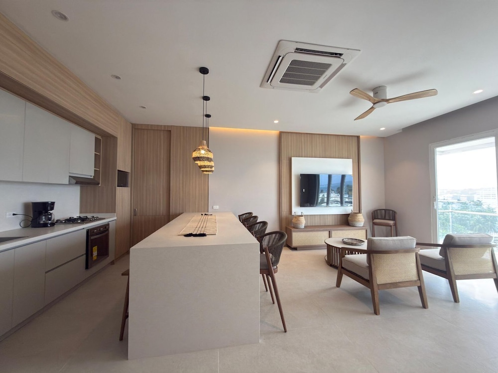 Apartamento Adalmar 804 con vista al mar
