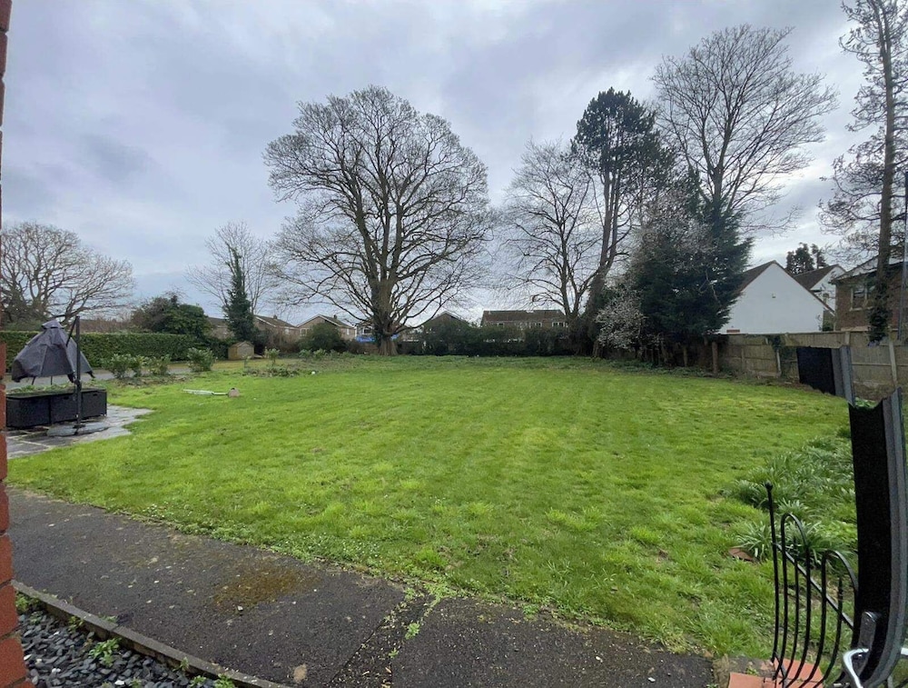 Bristol Blissful Retreat - 6 Bedrooms