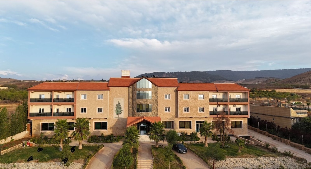 AUBERGE JOMANA PARK