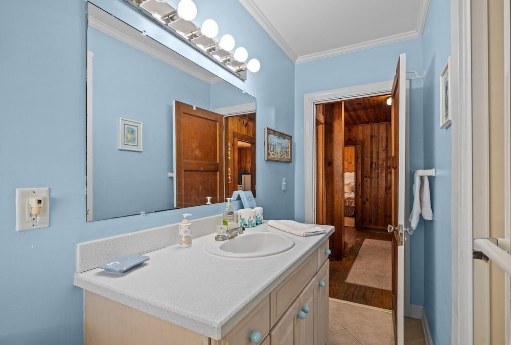 Pollock Cottage 6 Bedroom Home