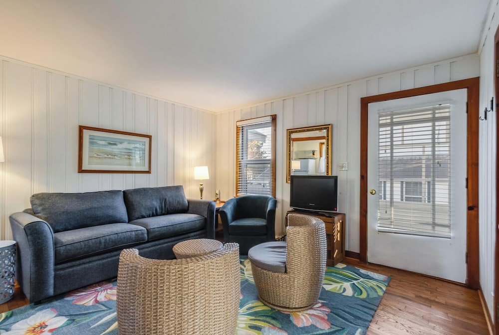 Hickman Street 103 APT 1 1ST Floor