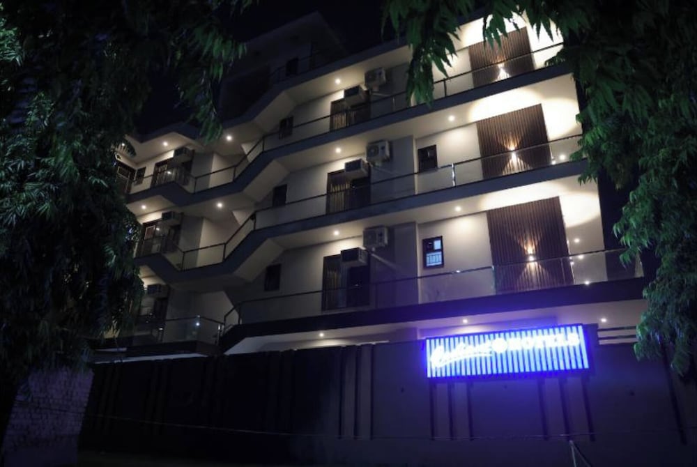 Radiant Blu Hotels Sector 70